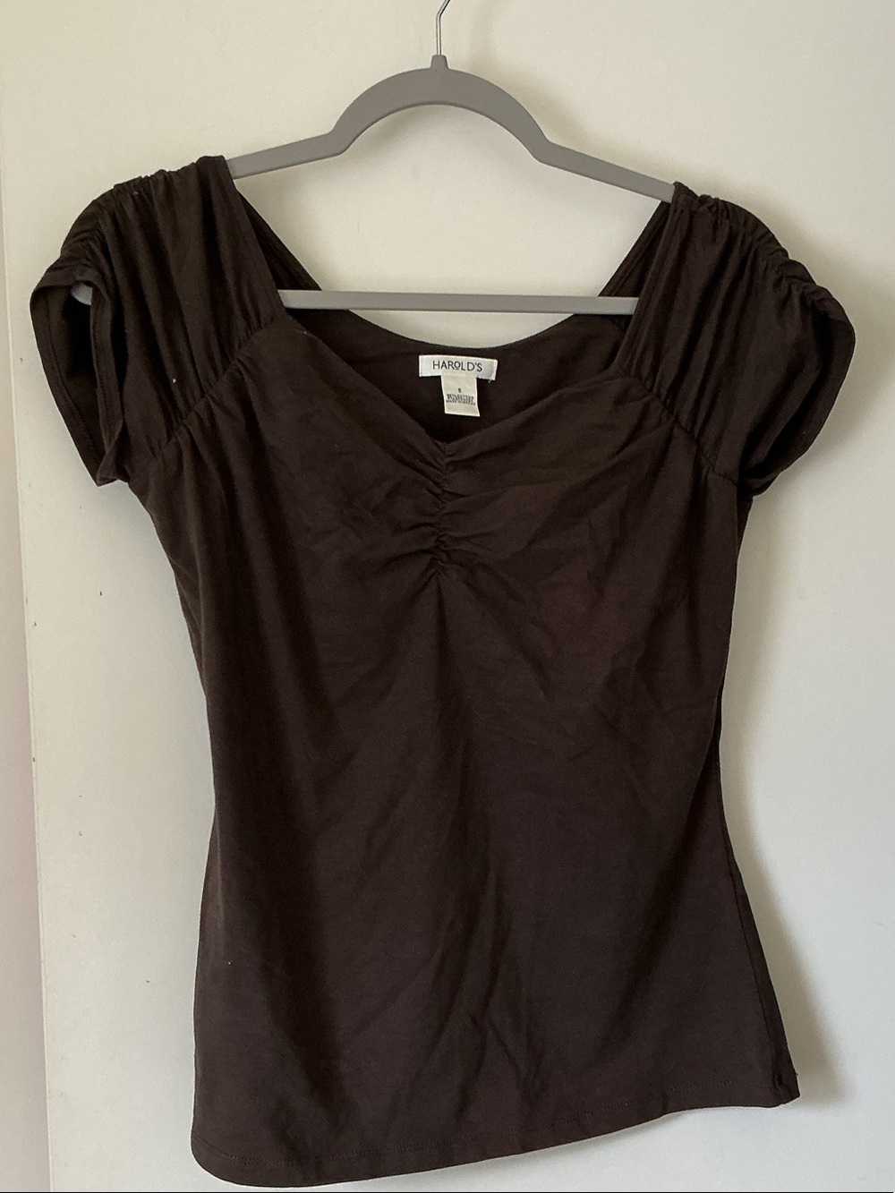Harold's Women's Brown Ruched Short Sleeve Top